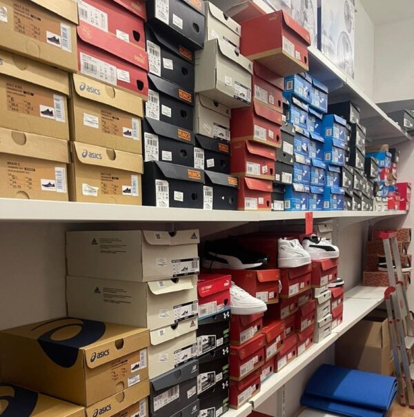 Estanterías para almacén de zapatos