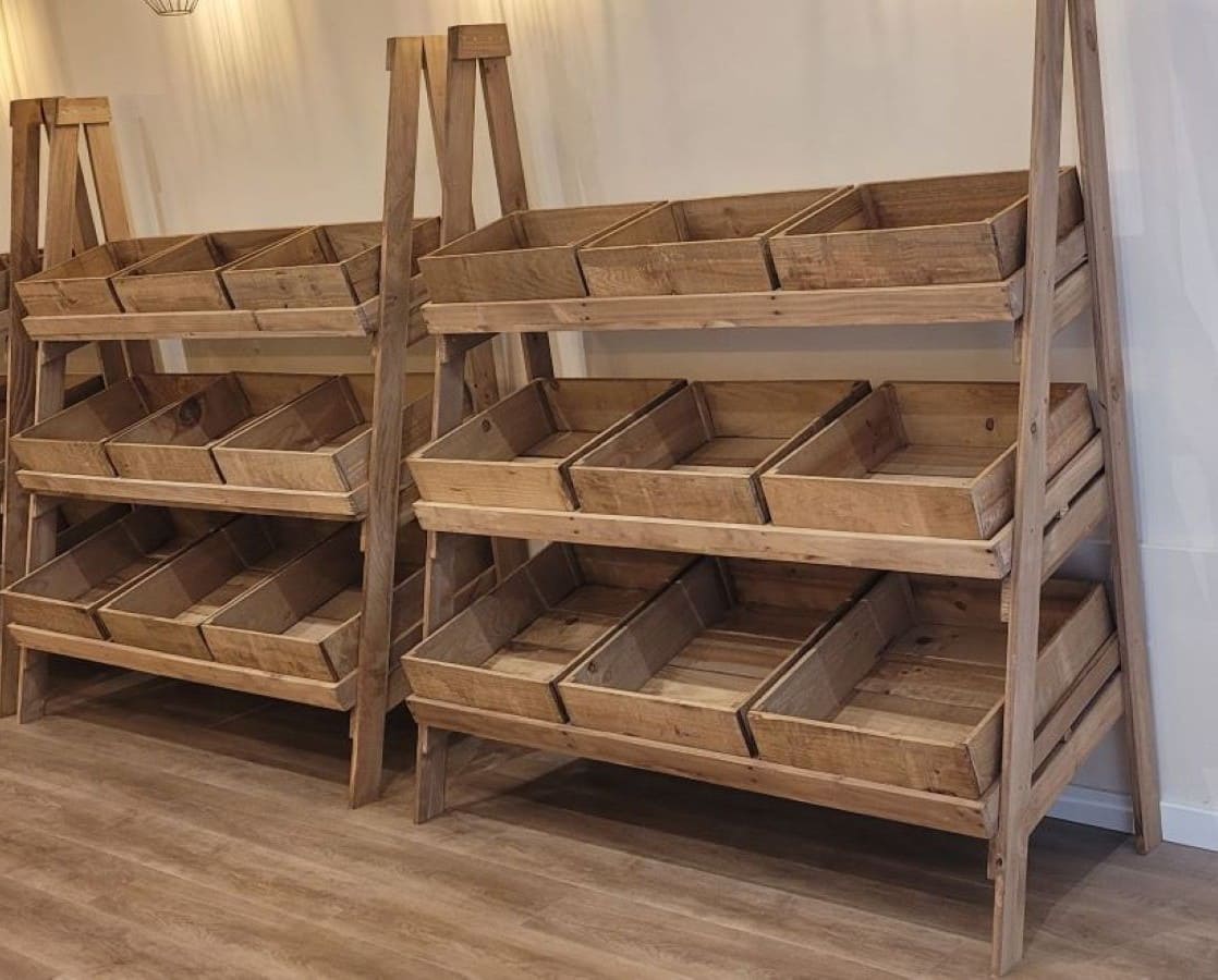 Expositores madera con 9 cajas