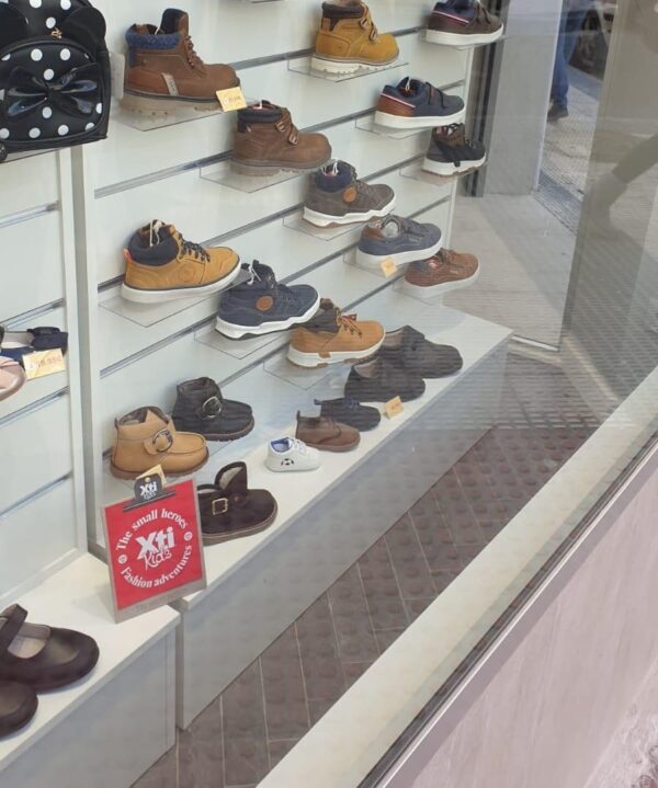 Expositores de zapatos para tiendas