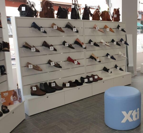 Expositores de zapatos para tiendas - Imagen 2