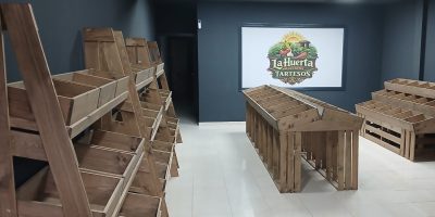 Estantes para frutas y verduras de madera